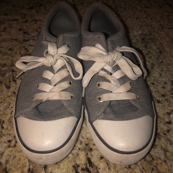 Gray guess shoes - Picture 1 of 5